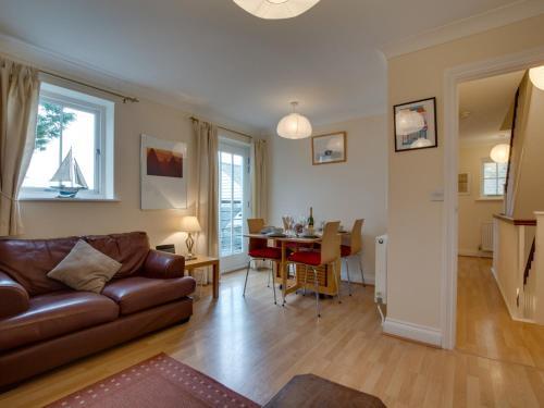 Bright Holiday Home in Whitstable Kent with Private Parking