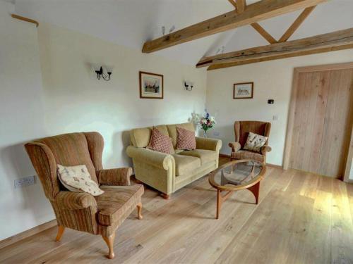 Rustic Holiday Home in Hailsham Kent with Duck Pond