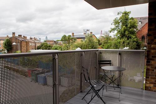 Colourful Modern Brixton 2-Bed with Balcony