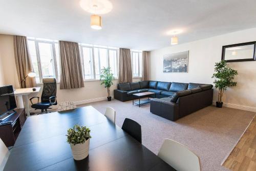 The Broadmead Forest - Spacious City Centre 3BDR Apartment