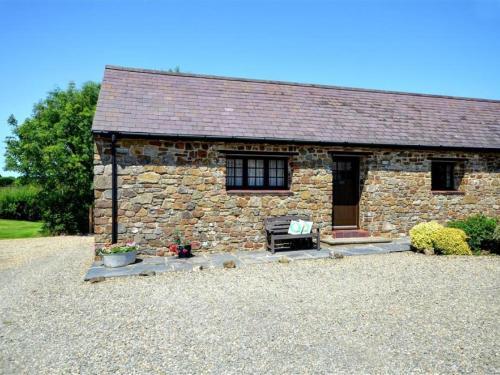 Quaint holiday home in South Wales near beach