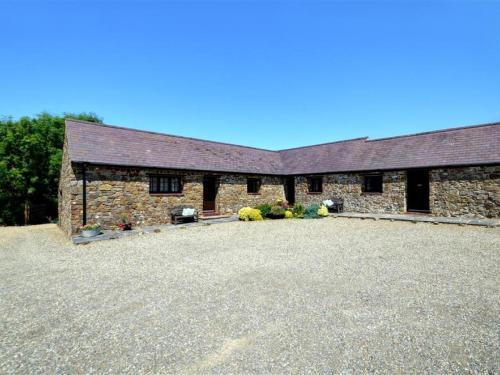 Quaint holiday home in South Wales near beach