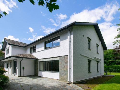 Luxe Holiday Home at Chapel Stile with Manicured Garden