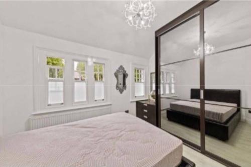 Highgate decorated 2 bedroom house with garden, London, London