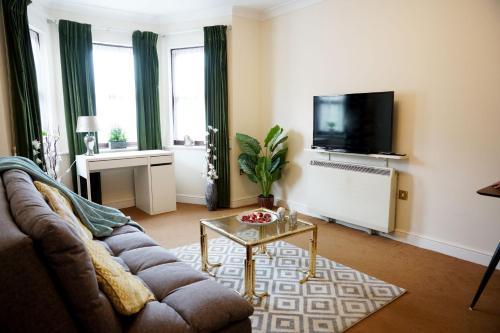 18 PARKGATE Dreams Unlimited Serviced Accommodation- SloughHeathrow, Slough, Berkshire