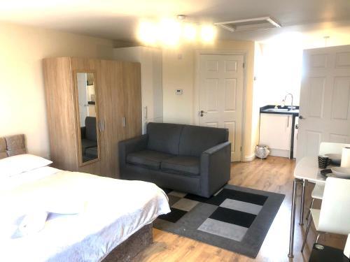 Luxury studio apartment Central Luton