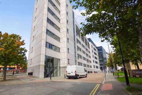 Dwell Living - Modern City Centre Apartment Private Parking Space, Newcastle upon Tyne, Tyne and Wear