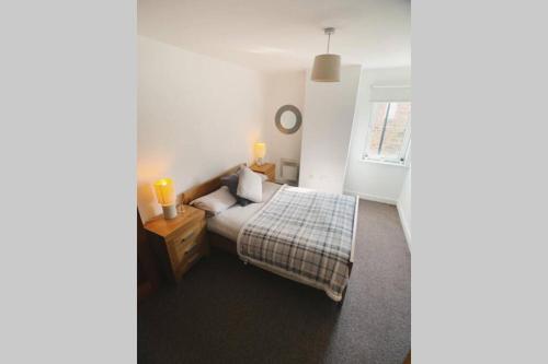 Dwell Living - Modern City Centre Apartment Private Parking Space