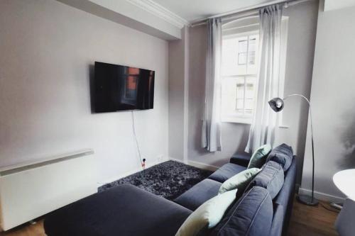 3 Bed City Centre Serviced Apartment - Sleeps 7