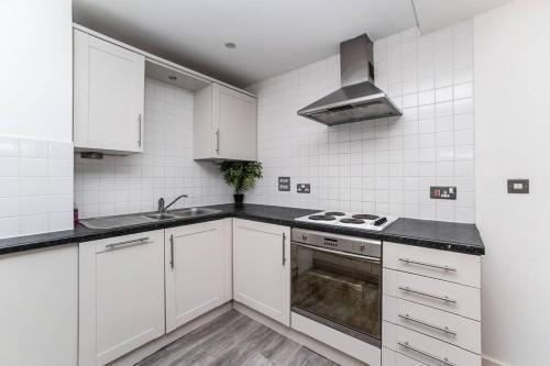 Dwell Living - Cosy City Centre Flat, Sleeps 4, Free Parking