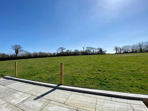 No 3 Roadford lake Lodge with hot tub