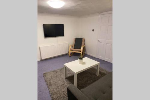 1 bedroom flat with own entrance and parking space