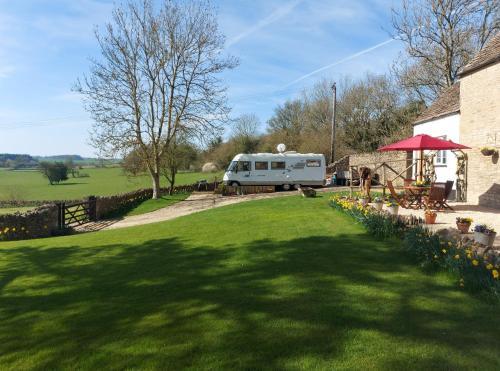 Large Static Motorhome - Stunning Countryside Views, Cirencester, Gloucestershire