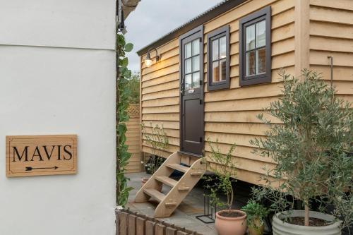 Stylish Hut in a small village just outside Bath, Bathford, Somerset