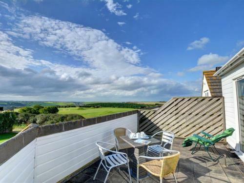 Apartment Golfer View-3, Mawgan Porth, Cornwall