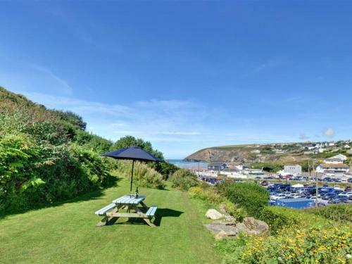 Holiday Home Shore-Leas, Mawgan Porth, Cornwall