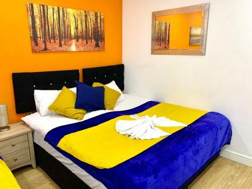 London 2 Bedroom Apartment, Kitchen, Reception and Private Garden, London, London