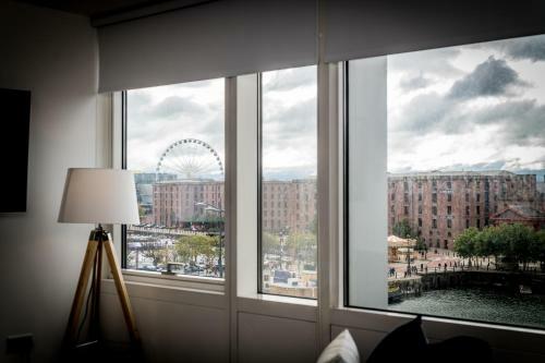 Scenic Dock View Apartment in Central Liverpool