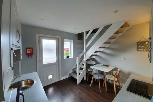 Cosy, Quirky, Comfy 'N' Chic House-(Sleeps upto 4)