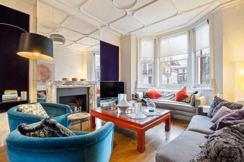 Spacious Designer Two-Bed wGarden in Chelsea