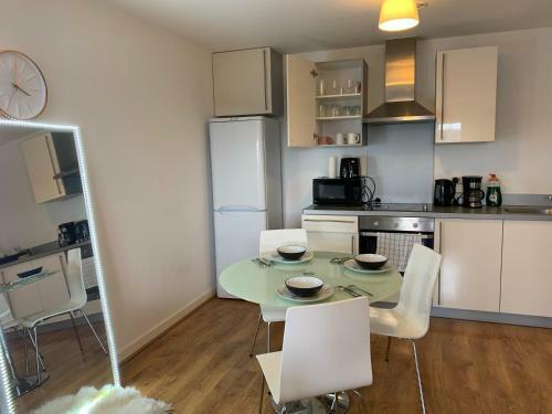 smooth 2 bed city centre apartment