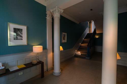 5* Scottish Luxury, West End Apartment, City Views