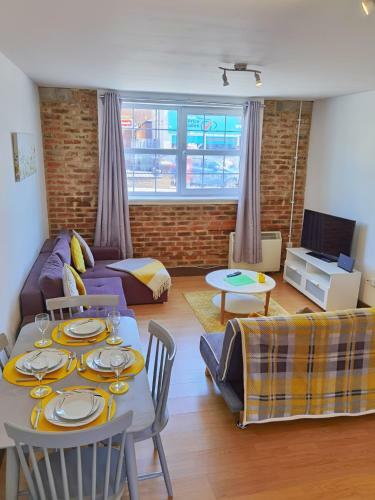 Lovely spacious apartment available for guests Parking wifi, Southampton, Hampshire