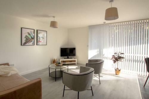 Modern Fresh 2bd Apt Close to Centre and Uni-slps5