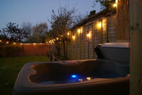 Well equipped large home with hot tub & log burner, Washford, Somerset