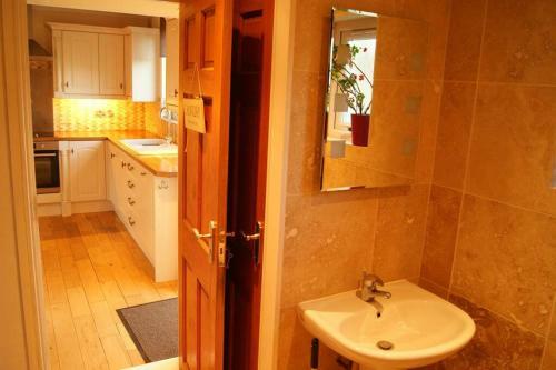 Well equipped large home with hot tub & log burner