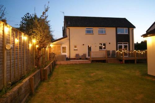 Well equipped large home with hot tub & log burner