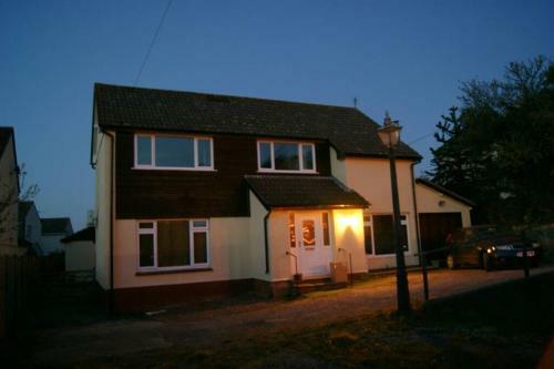 Well equipped large home with hot tub & log burner