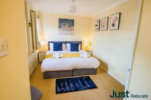 JustRelocate - Braemar Court Luxury 3 Bedroom Apartment with private parking In Town Centre of Bedford!