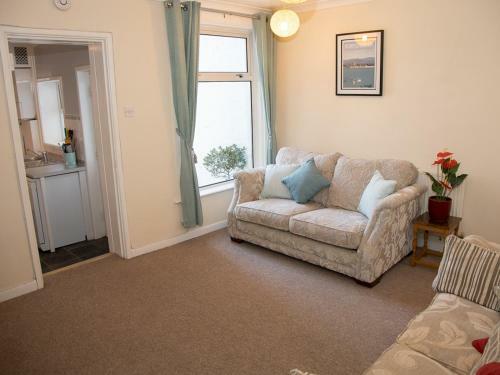 Pass the Keys 3Bed Family Home with Direct water access, Sleeps 6