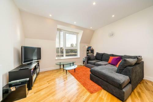 Stunning, Modern 2 Bed, 2 Bath Flat in Watford