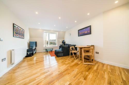 Stunning, Modern 2 Bed, 2 Bath Flat in Watford