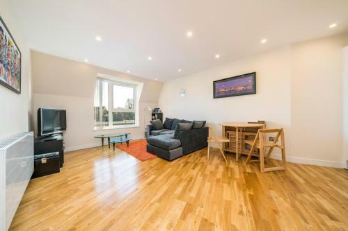 Stunning, Modern 2 Bed, 2 Bath Flat in Watford