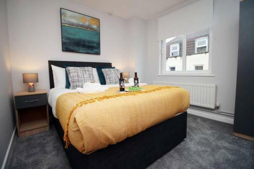 Homely Bedminster Apartment by JTBStays, Bristol, Bristol