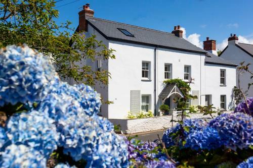 Croyde Villa Sleeps 10 WiFi, Croyde, Devon