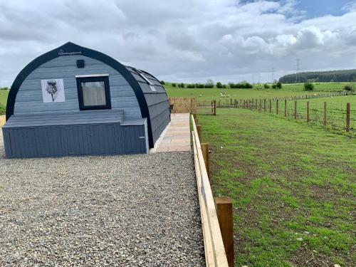 Thistle Pod - Glamping Pod with Hot Tub