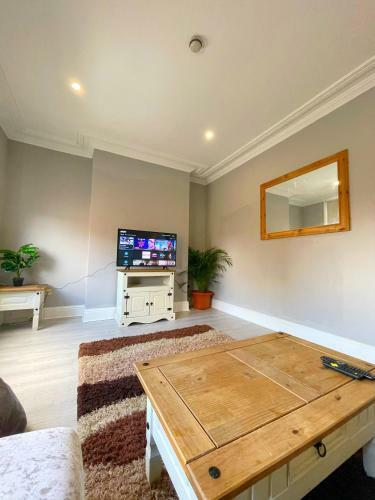 CENTRAL 2 BEDROOM APARTMENT - NETFLIX & PARKING