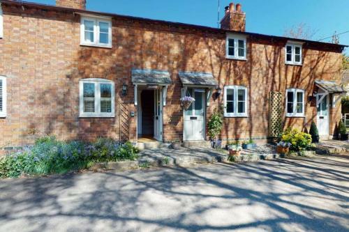 Picturesque cottage in Shakespeare country and Cotswolds, Stratford-upon-Avon, Warwickshire