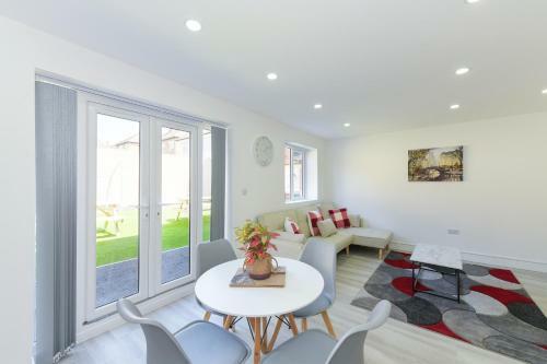 Adbolton House Apartments - Sleek, Stylish, Brand New & Low Carbon