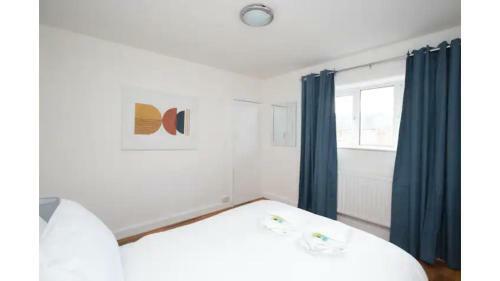 Pass the Keys Modern 2 Bedroom Home in Central Oxford