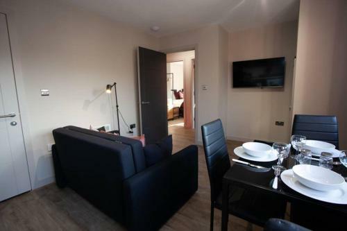 Modern Stylish 2 bed Apt Great Transport Links