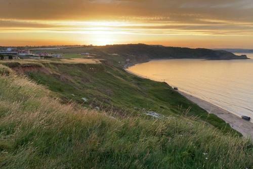 The BEACH House - Over Looking Cayton Bay Scarborough, Cayton, North Yorkshire