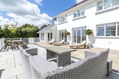 RyeCroft - 6 Bedroom Holiday Home - Tenby, Tenby, Pembrokeshire