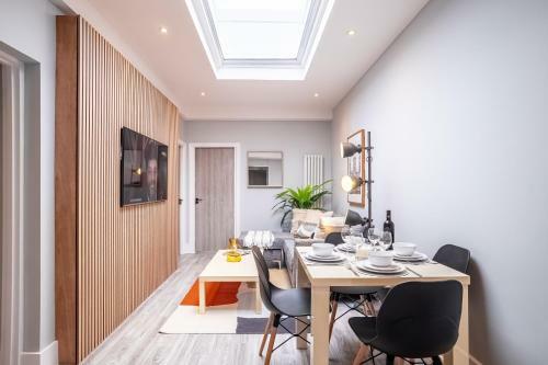 Arcade Buildings 4 Bedroom Apartment Brighton by Opulent, Brighton, East Sussex