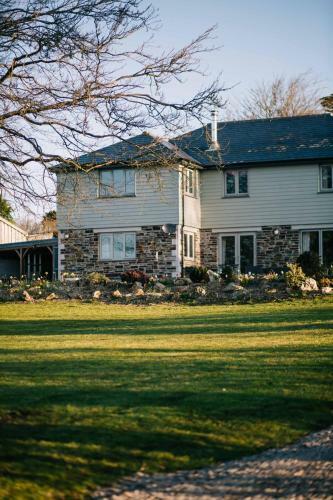 Remarkable 5-Bed House in Countryside near Newquay