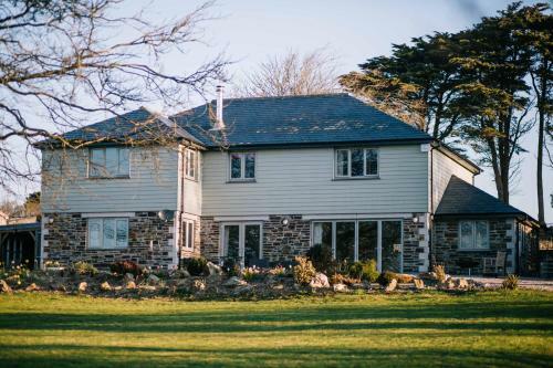 Remarkable 5-Bed House in Countryside near Newquay